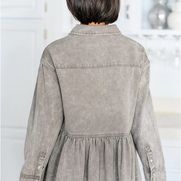 Earl Grey Button Up Long Sleeve Top Pearl Snap Shacket Medium NWT - Picture 4 of 14